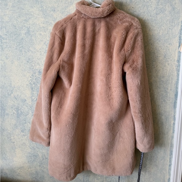 MESHKI | Faux Fur Coat - Picture 7 of 8